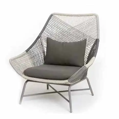 Mobiliário de metal exterior e cadeira de rattan interior com almofada de 5 cm