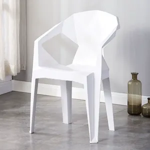 Sedia Portatile in Plastica Minimalista per Chioschi di Street Food e Uso Esterno - Product Image 1