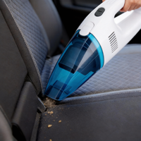 Mini aspirateur de marque fiable avec option logo, conçu pour une aspiration constante dans les voitures compactes et les environnements de conduite urbaine