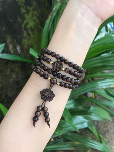 สร้อยข้อมือลูกปัดไม้กฤษณาเวียดนามคุณภาพสูง ทำจากไม้กฤษณาธรรมชาติ ลูกปัดสำหรับสวดมนต์ ไม้กฤษณาธรรมชาติคุณภาพสูง - Product Image 5