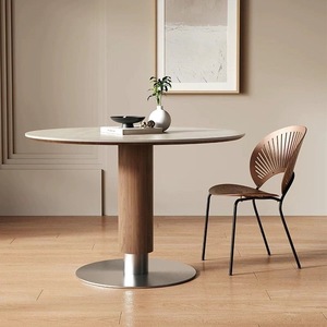 Table à manger en marbre artificiel de style vintage avec pieds en bois et chaises assorties, combinaison multifonctionnelle pour petit appartement - Product Image 1