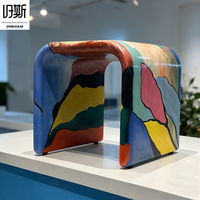 Table basse convertible moderne pour chambre à coucher, idéale pour villas et hôtels, en résine écologique durable, peinte à la main aux couleurs vives