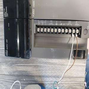 Nieuwe en originele F300-<span class=keywords><strong>p</strong></span> voedingseenheid voor automatische verwerking en programmeerbare industriële automatisering - Product Image 1