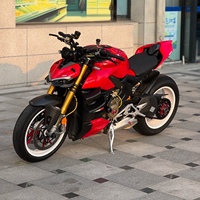 Ducati Street Fighter V4S, moteur V quatre temps refroidi par eau, 1103 cm³, démarrage électrique, avec pot d'échappement spécifique pour la piste, essence.