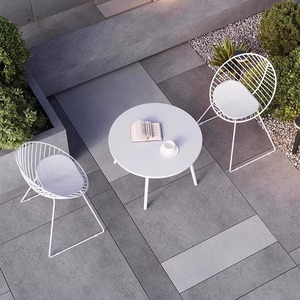 Table et chaises modernes en fer et bois, imperméables et résistantes au soleil, pour jardin, salon ou extérieur décontracté - Product Image 3