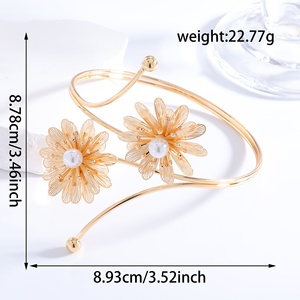 Pulsera de Flores Tridimensionales Jingciren Boutique, Venta Caliente Transfronteriza, Pulsera Abierta de Lujo Ligero, Elegante y de Alta Gama con Perlas - Product Image 4