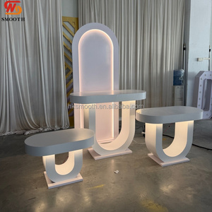 ฉากหลังโค้งสีขาวเรียบหรูทันสมัยพร้อมไฟ LED ส่องสว่าง ชุดโต๊ะเค้กและของหวาน สำหรับตกแต่งงานเลี้ยงต้อนรับ - Product Image 1