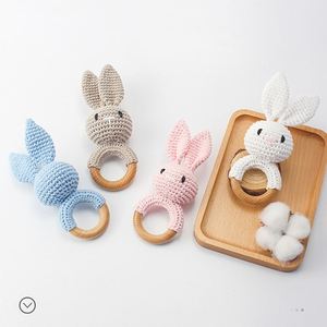 Jouet PeachTown de haute qualité, personnalisé, pour bébés de 0 à 6 mois, adorable jouet en bois fait main, animal en crochet, anneau de dentition pour bébé, hochet - Product Image 3