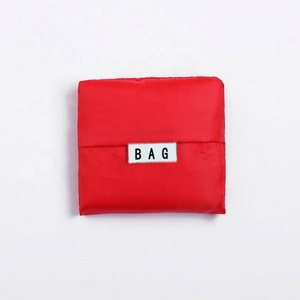 Bolsa de Compras Plegable Reciclable con Logotipo Personalizado al por Mayor, Estilo Camiseta de Poliéster Barata con Patrón de Letras - Product Image 6