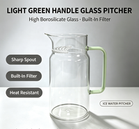 Carafe à eau en verre borosilicate avec poignée vert clair, bec verseur avec filtre intégré, carafe résistante à la chaleur pour thé, jus, boissons froides