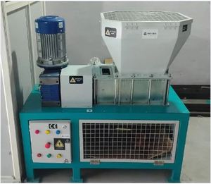 Broyeur de déchets plastiques automatique industriel V4 avec moteur 440V - Équipement de recyclage à haute productivité et à économie d'énergie - Product Image 2