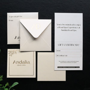 Tarjeta de visita de lujo personalizada con estampado en caliente Logotipo de lámina dorada código QR sobre pequeño soporte plegable de terciopelo marfil beige - Product Image 1