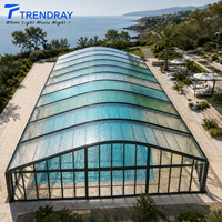 Feuille de polycarbonate solide gaufrée transparente et teintée en option pour abri de piscine