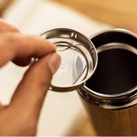 Logo personnalisé Bouteille d'eau thermos isolée sous vide en bois de bambou naturel à double paroi en acier inoxydable Tasse à café avec infuseur à thé