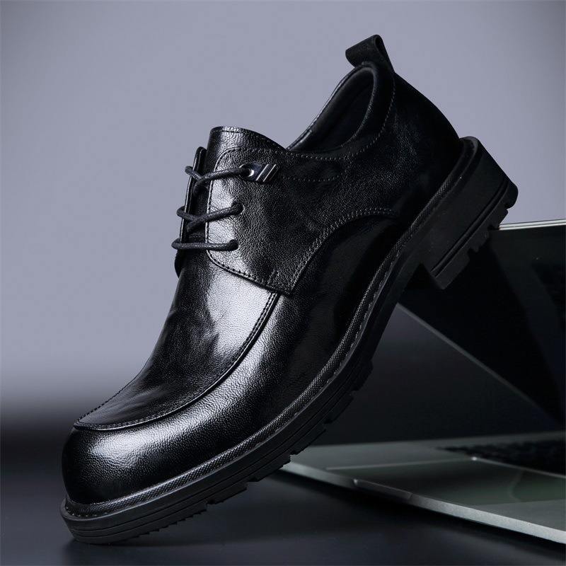 Black Four-Season Style