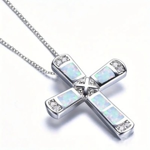 Collana con Ciondolo a Croce Placcata in Oro Bianco con Opale e Incastonatura a Pavé, Religiosa Cristiana Unisex per Uso Quotidiano con Catena a Maglia Box - Product Image 1