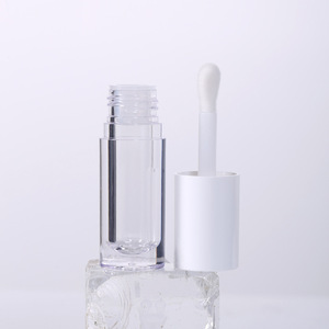 Tubo de Brillo Labial Personalizado de 5.4 ml, Botella Cilíndrica Transparente de PETG con Pincel, Acabado Brillante, Envase Cosmético - Product Image 1