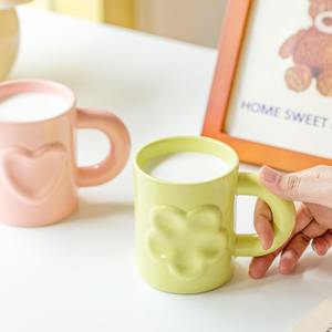 Mug à lait en céramique en grès de 300 ml, motif floral en relief en forme de cœur, réutilisable, sans danger pour les aliments, pour la maison et le bureau - Product Image 4