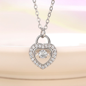 Elegante collana con ciondolo a cuore mobile, catena con charm in pietra scintillante per donna - Product Image 3