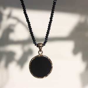 Colgante de Moldavita Premium, Placa Redonda, Amuleto Cósmico, Despertar Espiritual, Colgante de Vidrio de Meteorito, Colgante Redondo de Moldavita - Product Image 4