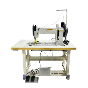Máquina de coser industrial de cama plana de alta resistencia, programable, de una aguja, con arrastre superior y motor para correas de elevación y cinchas. - Product Image 2