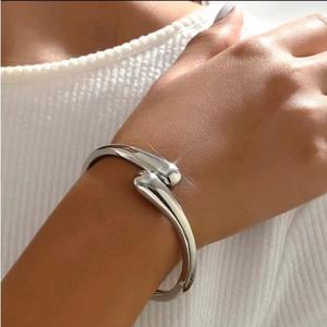 Zware Borduurontwerpen Pak <span class=keywords><strong>2025</strong></span> Metalen Temperament Geometrische Ring Gladde Dames Kraag Armband Ring Sieraden Pak - Product Image 6
