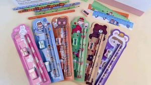 Ensemble de papeterie pas cher en cinq pièces, règle pour enfants, étudiants, bureau, dessin, école, cadeau mignon, boîte en plastique de couleur personnalisée, marque Mairun - Product Image 4