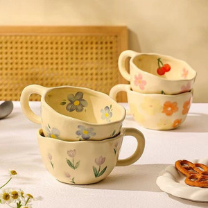 Personalizado Estilo Minimalista Handheld Copo De Café De Cerâmica Irregular Flor Impresso Leite Chá Copo Bonito & Bonito para Café & Chá - Product Image 5