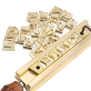 Matrice de marquage en laiton pour lettres majuscules 8 mm, lettres en laiton personnalisées avec emporte-pièce en forme de symbole de lettre à fente en T pour cuir et Noël - Product Image 1