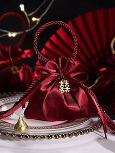Nouvelle Arrivée : Pochette en Soie Rouge avec Cordon de Serrage, Sac Cadeau pour Bonbons et Bijoux avec Nœud, Idéal pour Anniversaire, Mariage, Emballage Textile - Product Image 5