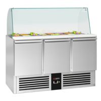 Mesa de Preparación Refrigerada Gastro Saladette PREMIUM de GGM, 1368 mm, Triple Puerta, Tapa de Vidrio, Eficiencia Energética A++, Descongelación Automática +4C