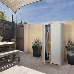 Armario para escobas de plástico con 2 puertas lisas de 79x43x164 cm, almacenamiento con compartimento para escobas y 3 compartimentos internos - Product Image 6