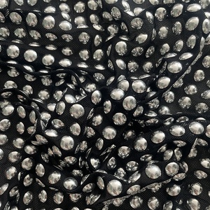 Píldora de aluminio plateado de nuevo diseño pegada a tela de malla eléctrica para vestidos de alta moda para mujeres - Product Image 4