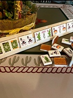 Jeu de Mahjong Américain Personnalisé Style Western 160 Tuiles Double Couche Acrylique Motif Cowboy Cactus Lézard Gravé OEM Mahjong Américain