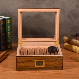 Atacado Personalizado Moderno Vidro Top Cedar Box Digital Higrômetro Umidificador 15-20 s Acessórios Gravado para Charutos dos homens - Product Image 5