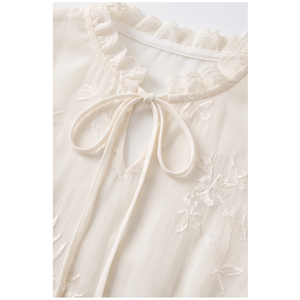 Blusa de Mujer Blanca con Bordado Floral, Cuello con Volantes, Manga Campana, 100% Poliéster, Corte Holgado, Estilo Chic de Primavera - Product Image 6