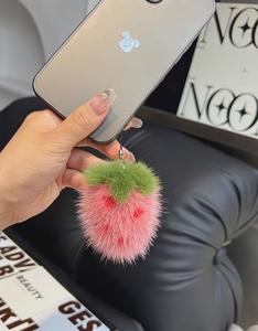 Véritable fourrure de vison <span class=keywords><strong>fraise</strong></span> <span class=keywords><strong>Pom</strong></span> <span class=keywords><strong>Pom</strong></span> porte-clés en peluche porte-clés pour enfants sac charme doux moelleux <span class=keywords><strong>fraise</strong></span> pendentif charme décoration - Product Image 6