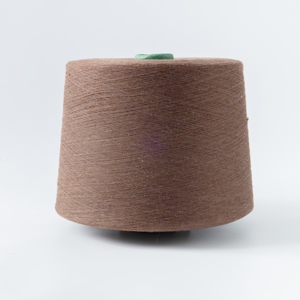 Fil fantaisie 100% coton cardé teint 32S, haute résistance, résistant à l'usure, écologique, recyclable, vente en gros, anti-boulochage, pour le tricot à la main - Product Image 1