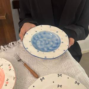 Plato <span class=keywords><strong>de</strong></span> Cerámica Irregular Único - Plato Decorativo Pintado a Mano para Postre, Ensalada, Comida Fina - Product Image 3