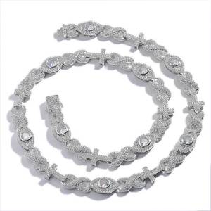 Collier Croix de Luxe Personnalisé en Moissanite, Argent Sterling 925 Plaqué Or 18K, Pendentif Crucifix Hip Hop Sertie de Pierres, Qualité VVS - Product Image 4