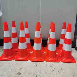 Conos de tráfico de base negra multifuncional para construcción de carreteras Seguridad Vial Conos fabricados por la mejor marca - Product Image 4