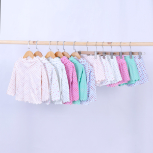 Conjunto de Ropa de Yoga para Niñas de Tres Piezas: Top con Capucha, Camiseta Interior y Falda con Volantes para Danza, Escuela y Uso Diario - Product Image 3