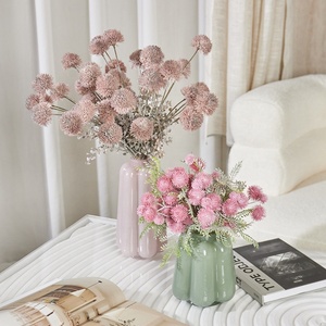 Arreglos Florales Artificiales Realistas y Suaves con Rosas y Hortensias en Jarrón para Decoración de Hoteles y Restaurantes - Product Image 2