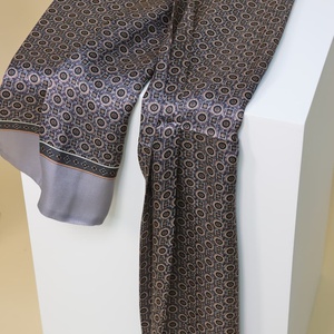 Écharpes en <span class=keywords><strong>soie</strong></span> grises de créateur pour hommes, en satin, type pashmina, châle pour hommes, couvre-cou double couche, 100 % pure <span class=keywords><strong>soie</strong></span>, vente en gros - Product Image 1