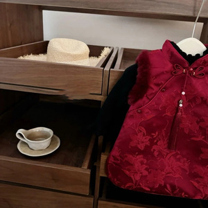 Tongxingyuan Girls Red Chinese Style Quilted Vest Thickening New Year Outfit - Product Image 3