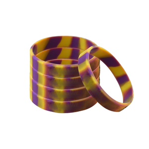 โลโก้ที่กำหนดเอง1 "นิ้วซิลิโคนสายรัดข้อมือซิลิโคนแบบสลักลายนูนโลโก้แถบยางสีเหลือง - Product Image 4