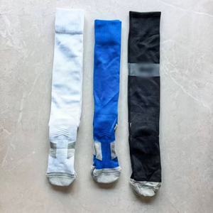 Chaussettes de sport pour hommes en liquidation, chaussettes de compression épaisses rouges, chaussettes d'élite pour hommes pour le basketball, vente en gros - Product Image 2