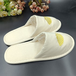Chaussons <span class=keywords><strong>Mandarin</strong></span> écologiques personnalisés biodégradables en coton avec logo du secteur brodé à bout fermé et semelle en bois - Product Image 2