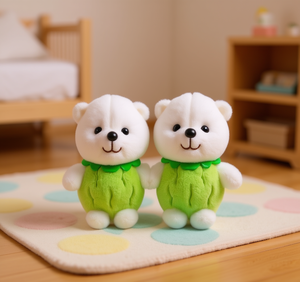Lindos peluches de oso blanco de 0-10 cm, animales de peluche suaves para niños de 2 a 4 años, diseño unisex con chaleco verde. - Product Image 2