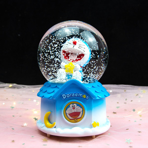 Escultura de Bola de Nieve de Resina Artificial Personalizada con Forma de Animal Pintada a Mano y Efectos de Iluminación para un Ambiente Festivo - Product Image 3